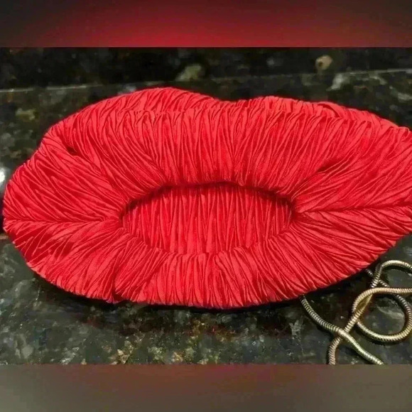 VINTAGE designer Carolyne Barton satin ribbed gold clasp/chain evening purse. - Picture 2 of 6